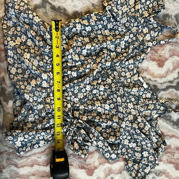 Sienna Sky Floral Off-Shoulder Women's Blouse Size Medium - Picture 5 of 7